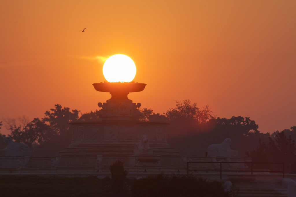 2012-08-25 07:09:28 Canon EOS 5D Mark II f/8 1/250sec ISO-100 265mm Sunrise at the Scott Memorial Fountain on Detroit's Belle Isle.